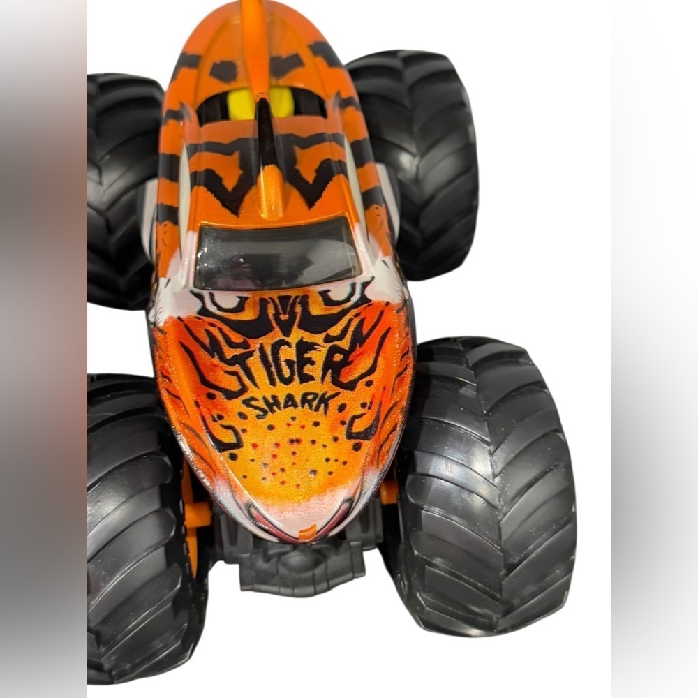 Hot Wheels Tiger Shark 1:24 Diecast Monster Truck - Picture 6 of 9